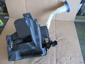 Wasserbehälter Motorraum