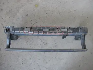 Stossstangenhalter vorne