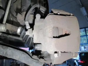 Bremszange vorne links