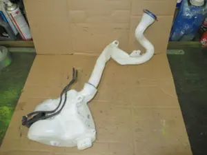 Wasserbehälter Motorraum