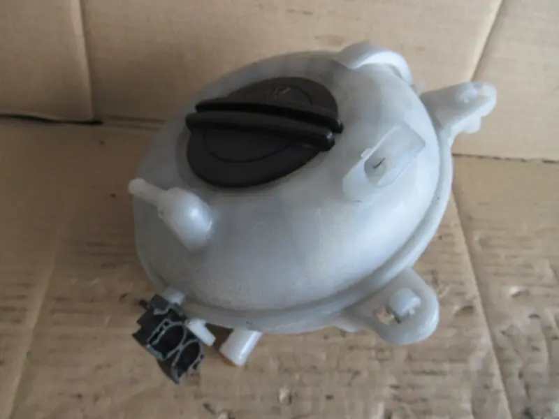 Réservoir d'eau compartiment moteur