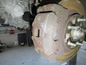 Bremszange vorne links