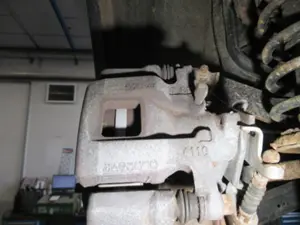 Bremszange hinten links