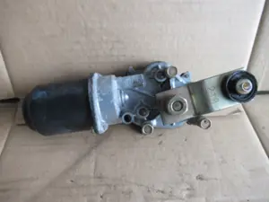 Moteur essuie-glace avant