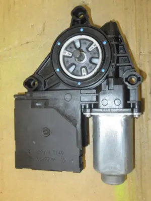 Lève-vitre avant gauche