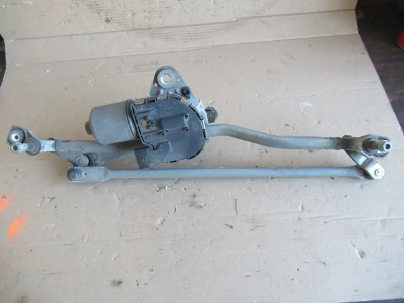 Moteur essuie-glace avant