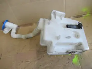 Wasserbehälter Motorraum