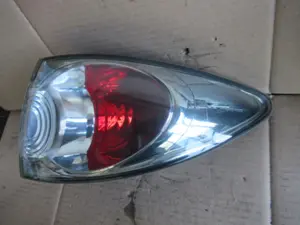 Feu arrière droit