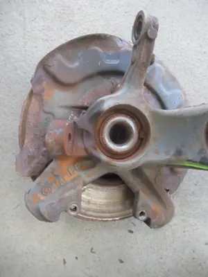 Achsschenkel vorne links