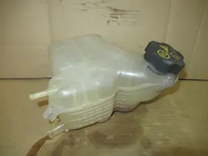 Réservoir d'eau compartiment moteur