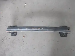 Stossstangenhalter vorne