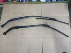 Wischerarm vorne links