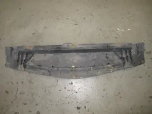 Traverse unter Kühler