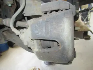 Bremszange vorne links