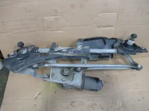 Moteur essuie-glace avant