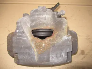 Bremszange vorne links