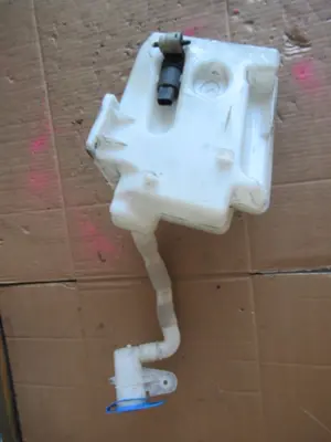 Wasserbehälter Motorraum