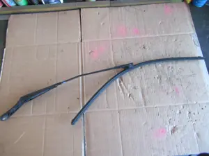 Wischerarm vorne rechts