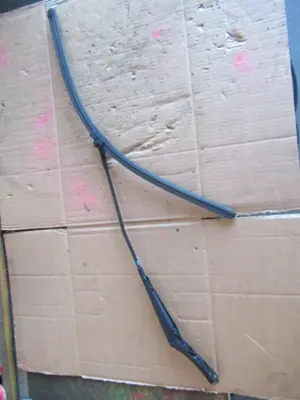 Wischerarm vorne links