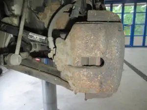 Bremszange vorne links