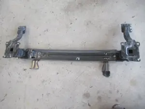 Stossstangenhalter vorne