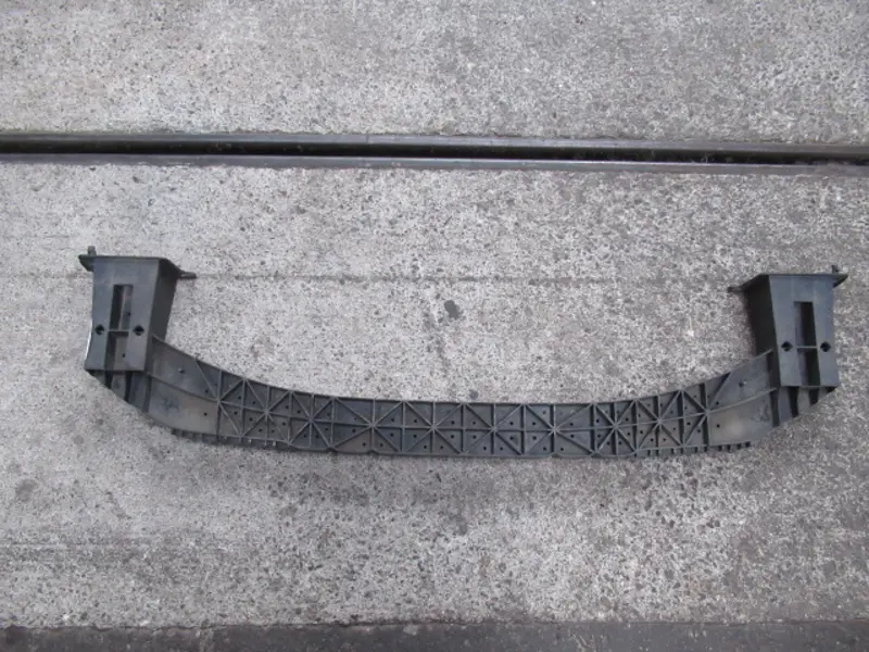 Stossstangenhalter vorne