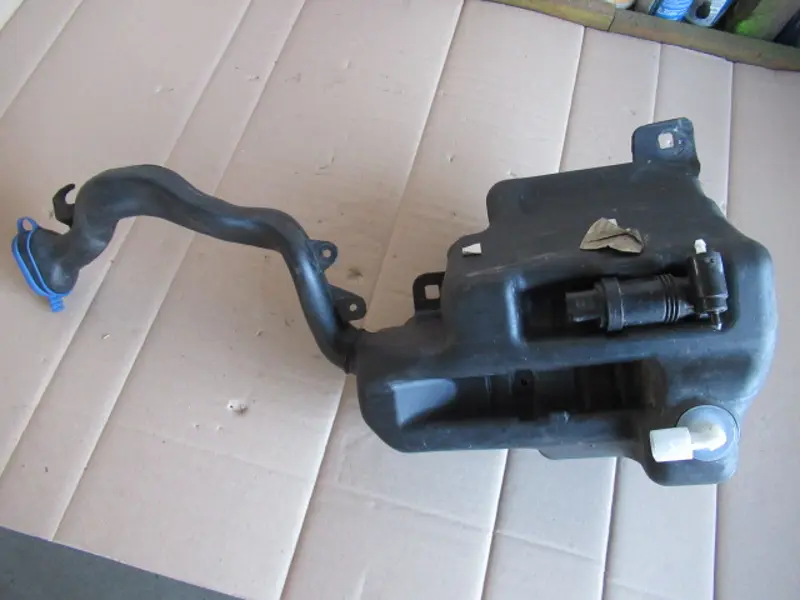 Réservoir d'eau compartiment moteur