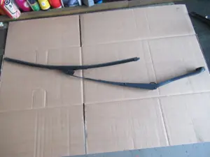 Wischerarm vorne links