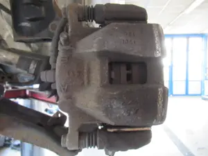 Bremszange vorne links