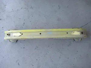 Stossstangenhalter vorne