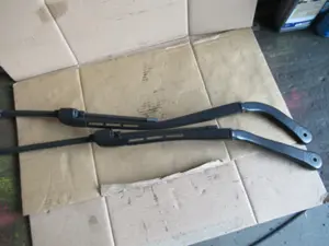 Wischerarm vorne rechts