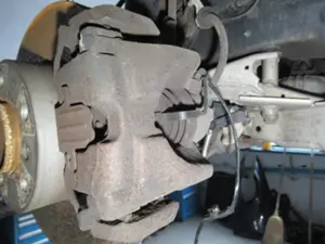 Bremszange vorne links