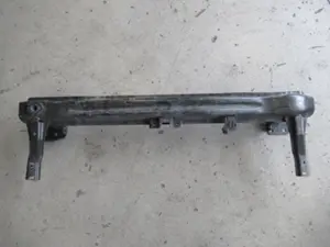 Stossstangenhalter vorne