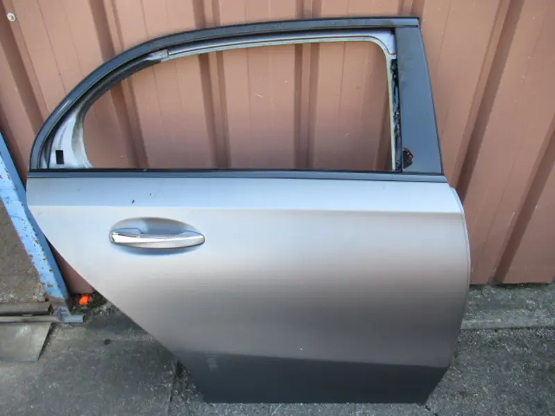 Porte arrière droite
