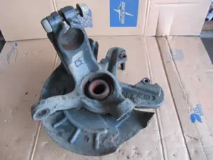 Achsschenkel vorne links