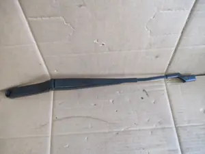 Wischerarm vorne links