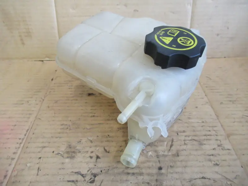 Réservoir d'eau compartiment moteur