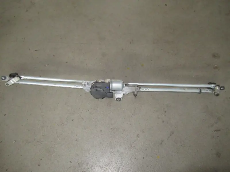 Moteur essuie-glace avant