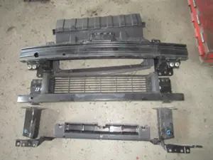 Stossstangenhalter vorne