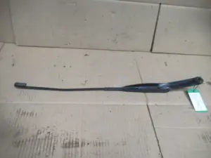 Wischerarm vorne links