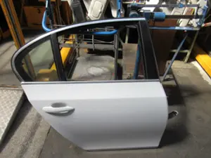 Porte arrière droite