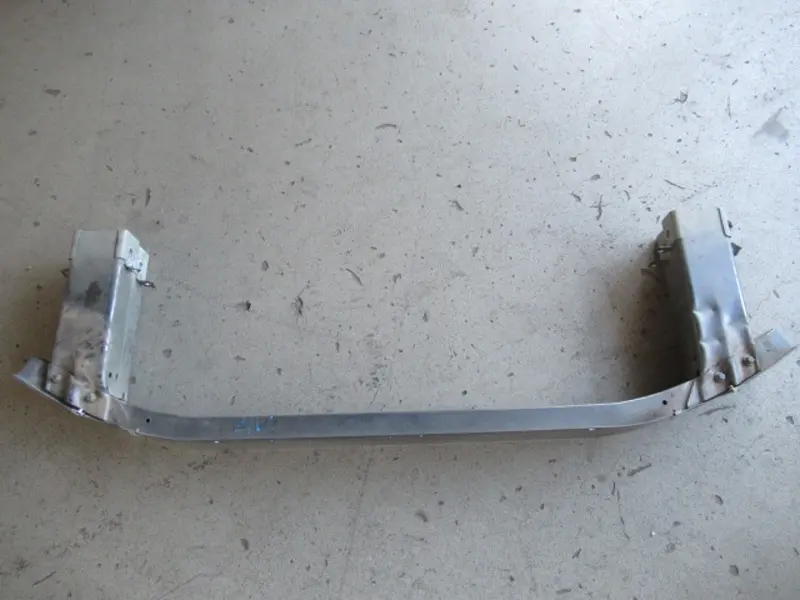 Stossstangenhalter vorne