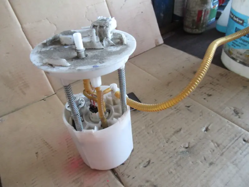 Pompe à essence électrique