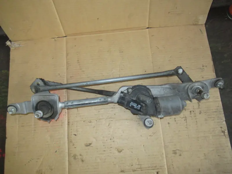 Moteur essuie-glace avant