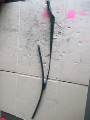 Wischerarm vorne links