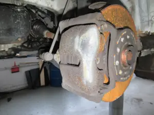 Bremszange vorne links