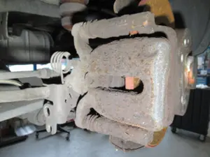 Étrier de frein arrière gauche