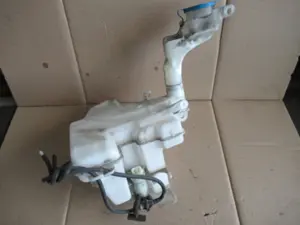 Wasserbehälter Motorraum