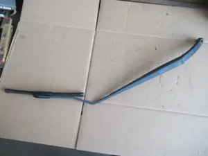 Wischerarm vorne rechts