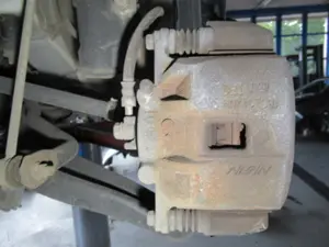 Bremszange vorne links